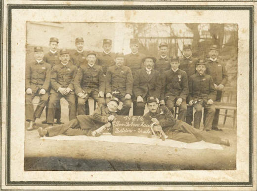 Snímek hasičů z roku 1914 